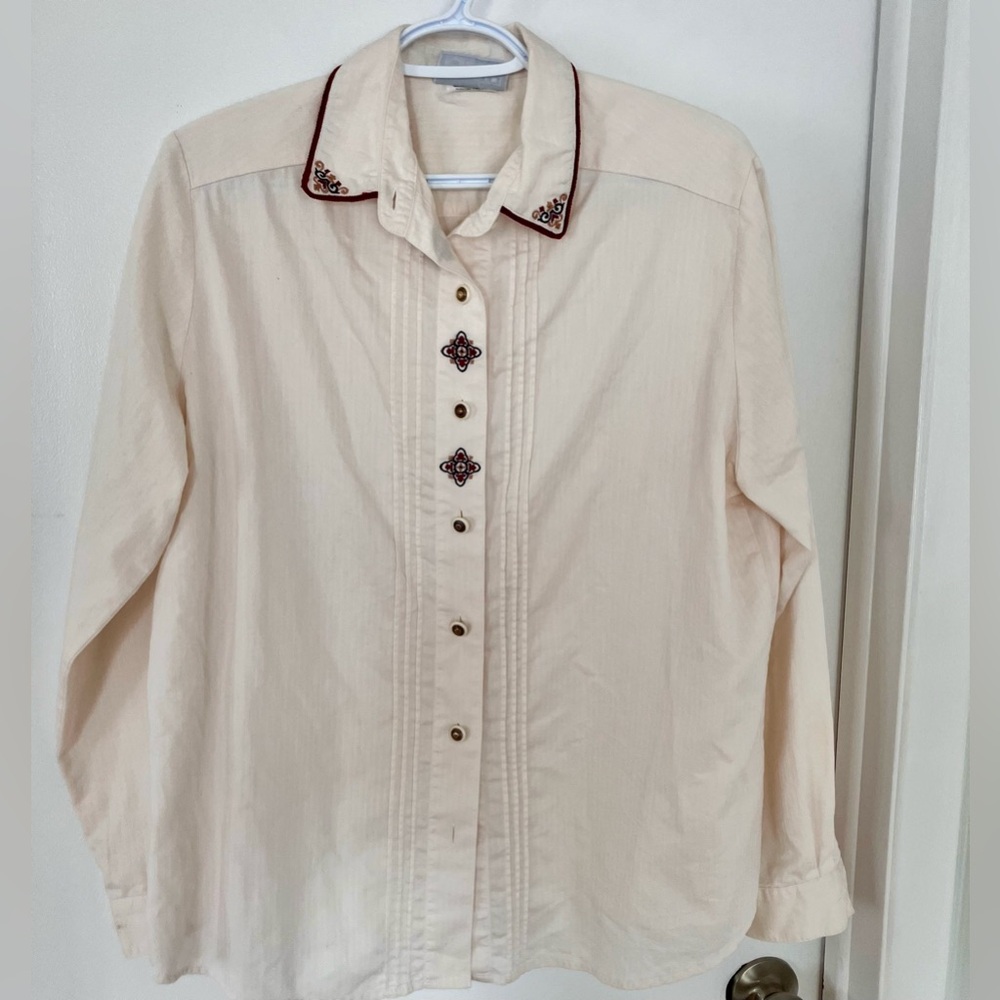 Cowgirl vibes Jantzen Cream Button-Down Shirt with red Trim and Embroidery